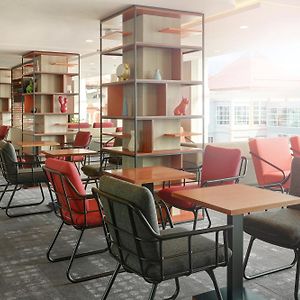 Suite Room Benefit Access to Premiere Lounge